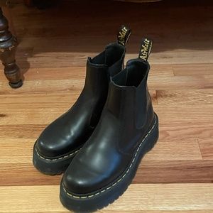 Dr. Martens 2976 Platform Chelsea Boots